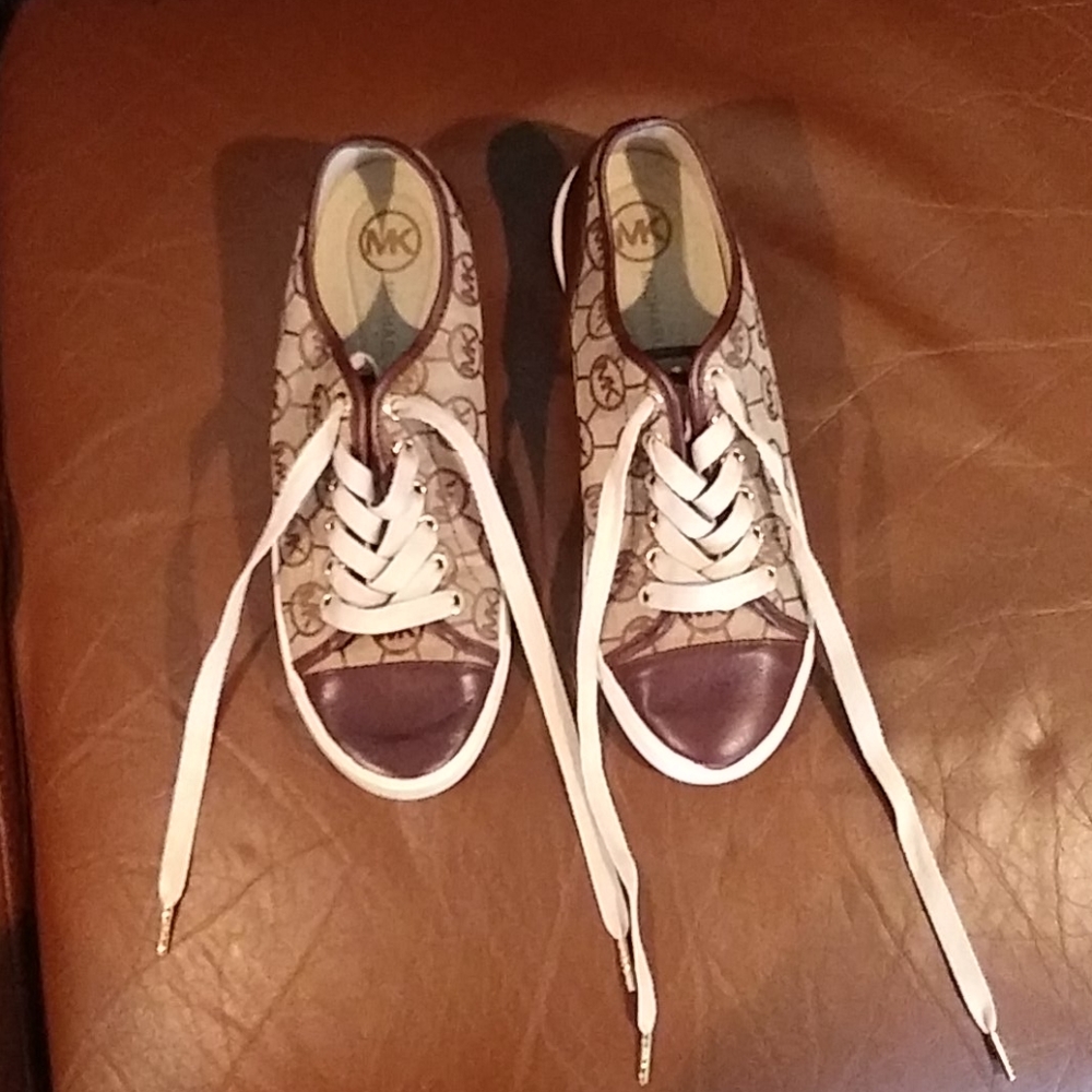 MK signature tennis shoes